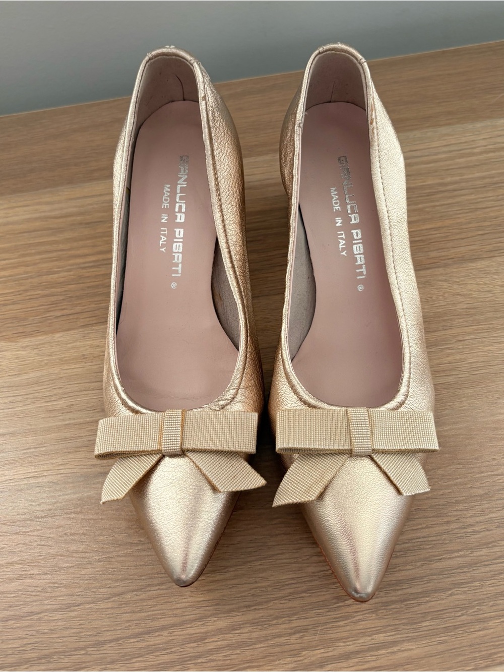 Gianluca Pisati Gold Metallic Leather Bow Pumps Size 35 Italy